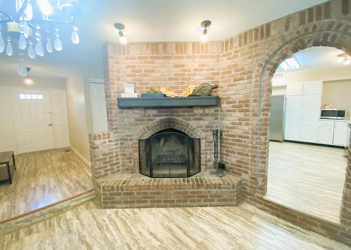 Spanish Style 3-Bedroom Home With Hot Tub